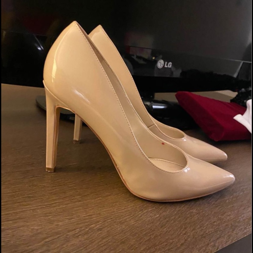 Nine West nude pump